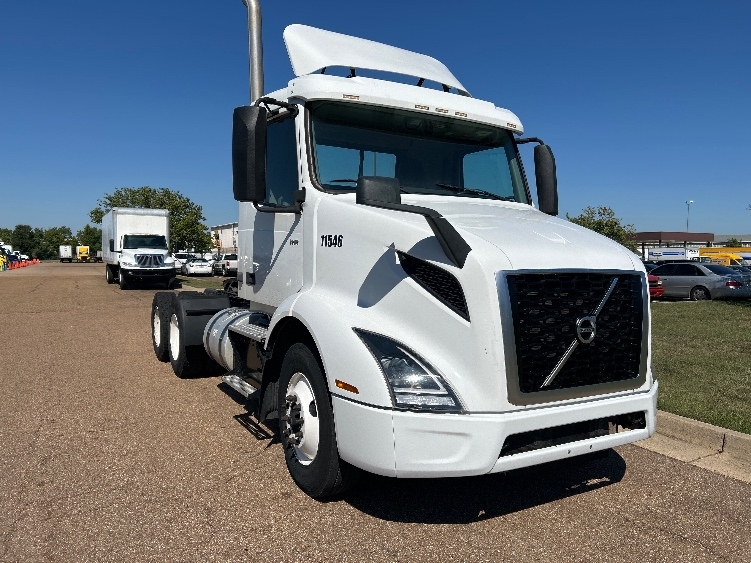 2021 Volvo VNR 640