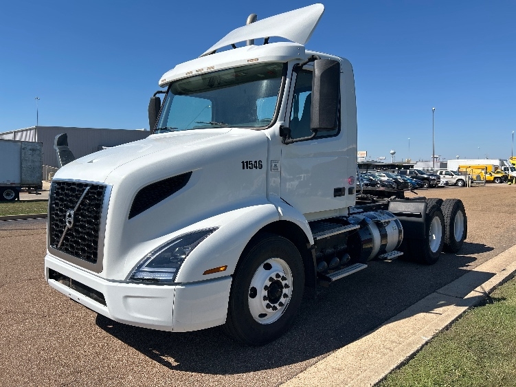 2021 Volvo VNR 640 in Richland, MS — photo 3
