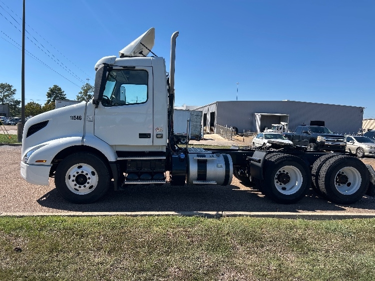 2021 Volvo VNR 640 in Richland, MS — photo 4