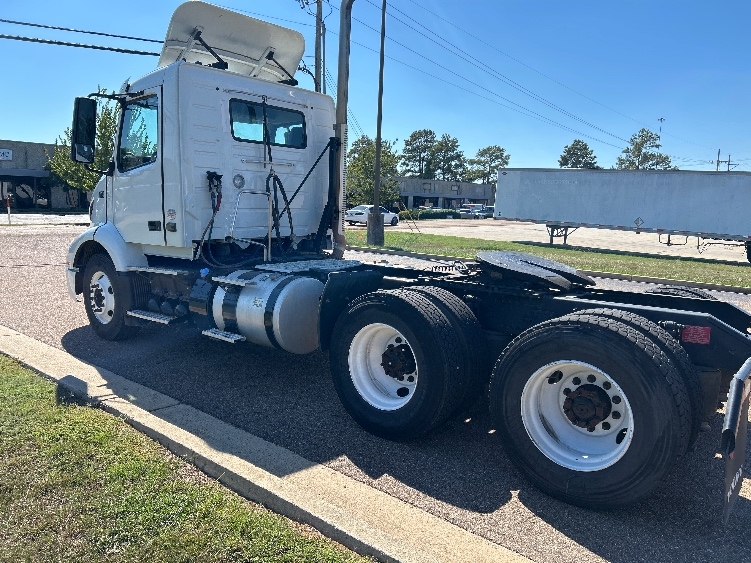 2021 Volvo VNR 640 in Richland, MS — photo 5