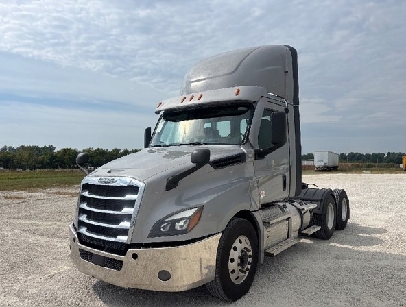 2021 Freightliner Cascadia in Moberly, MO — photo 3