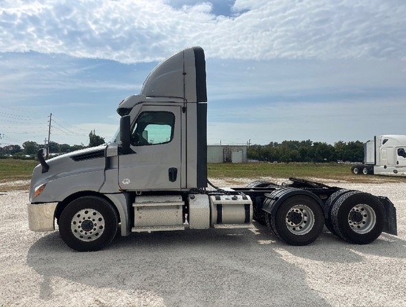 2021 Freightliner Cascadia in Moberly, MO — photo 4