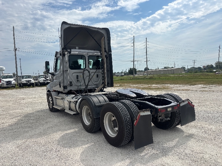 2021 Freightliner Cascadia in Moberly, MO — photo 5