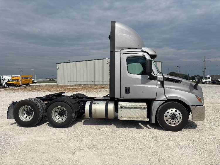 2021 Freightliner Cascadia in Moberly, MO — photo 8
