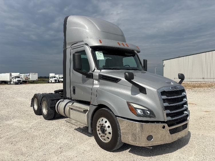2021 Freightliner Cascadia in Moberly, MO