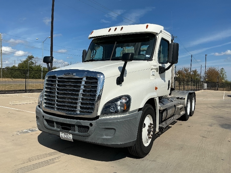 2015 Freightliner Cascadia in Dallas, TX