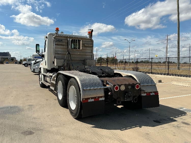 2015 Freightliner Cascadia in Dallas, TX — photo 5