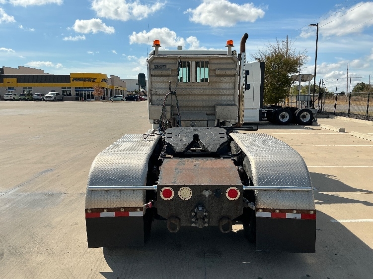 2015 Freightliner Cascadia in Dallas, TX — photo 6