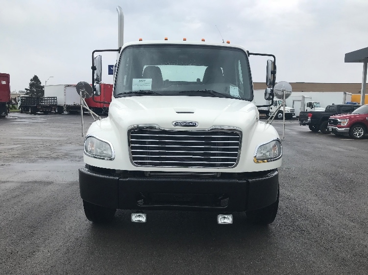 2016 Freightliner eM2 in Kansas City, MO — photo 2