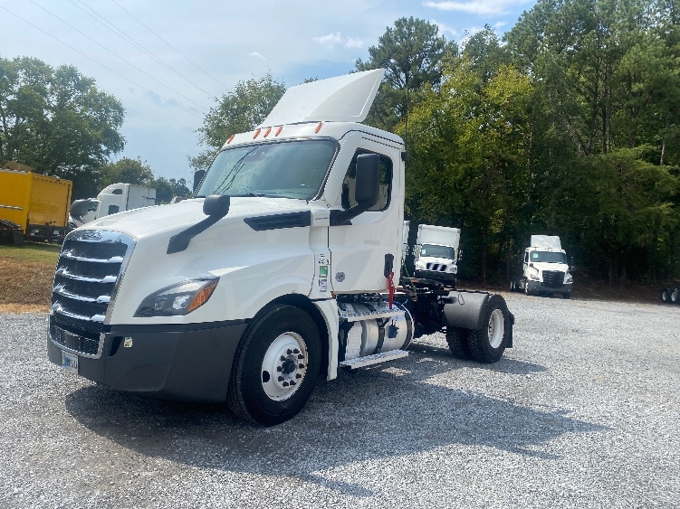 2021 Freightliner Cascadia in Cleveland, TN — photo 3