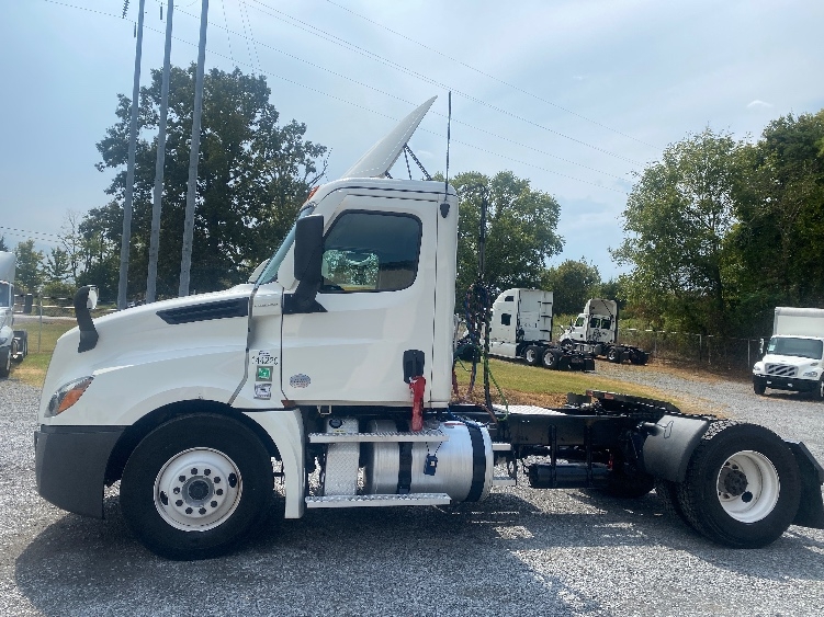 2021 Freightliner Cascadia in Cleveland, TN — photo 4