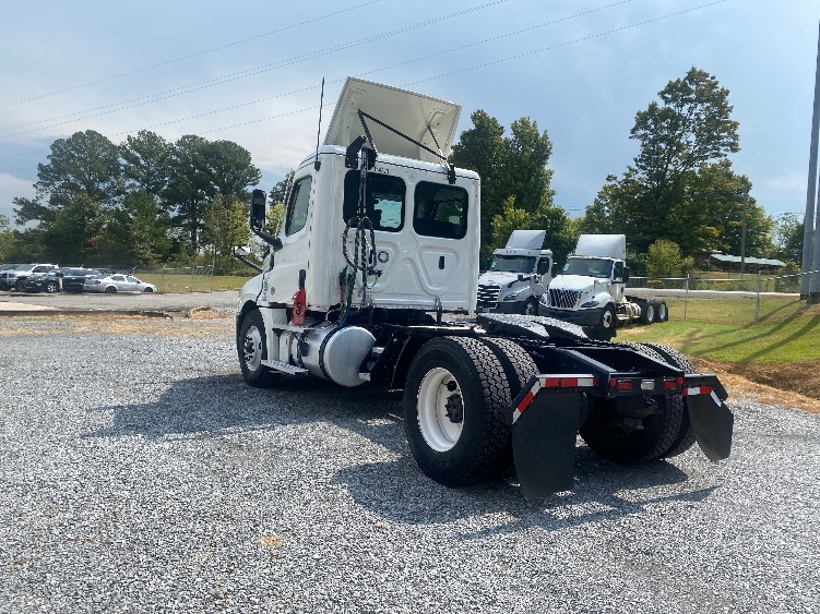 2021 Freightliner Cascadia in Cleveland, TN — photo 5