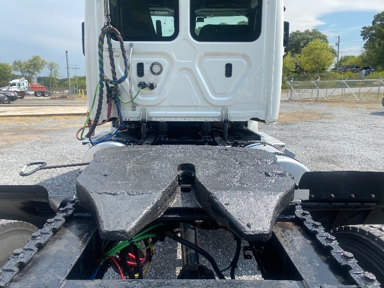 2021 Freightliner Cascadia in Cleveland, TN — photo 6
