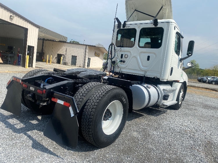 2021 Freightliner Cascadia in Cleveland, TN — photo 7