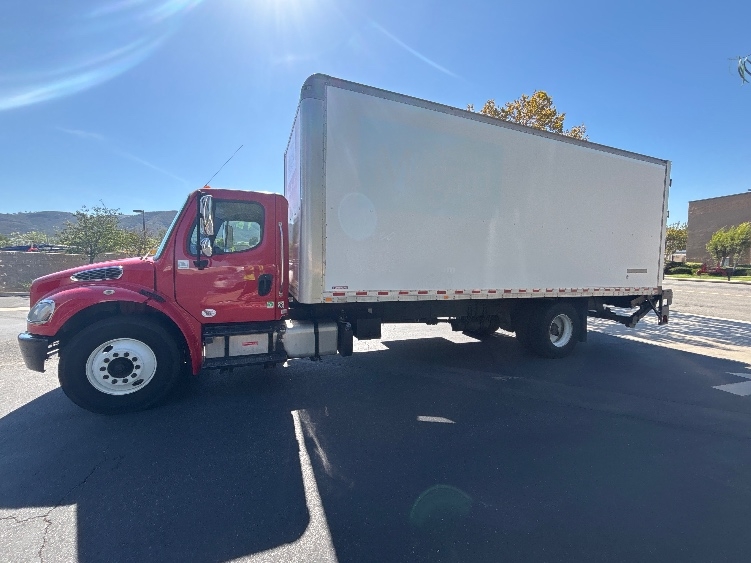 2016 Freightliner eM2 in Torrance, CA — photo 4