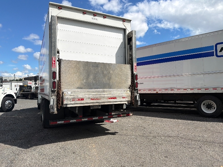 2017 Freightliner eM2 in Alexandria, VA — photo 6