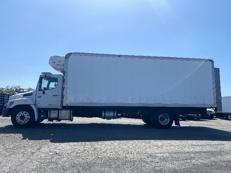 2017 Hino 338 in Torrance, CA — photo 4