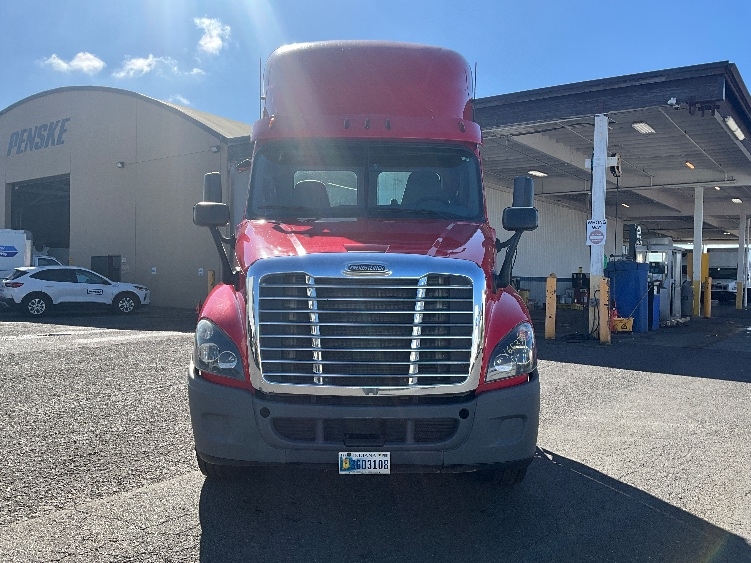 2017 Freightliner Cascadia in Tacoma, WA — photo 2