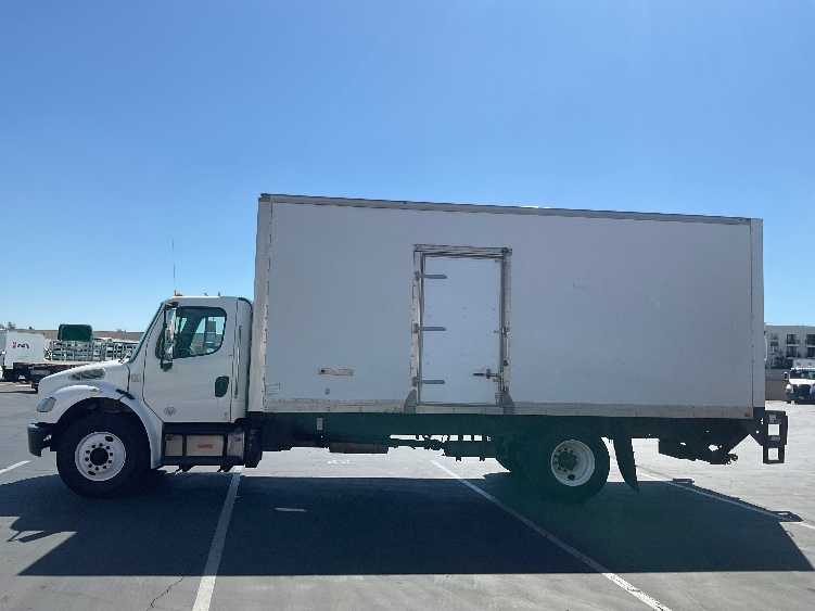 2017 Freightliner eM2 in Torrance, CA — photo 4