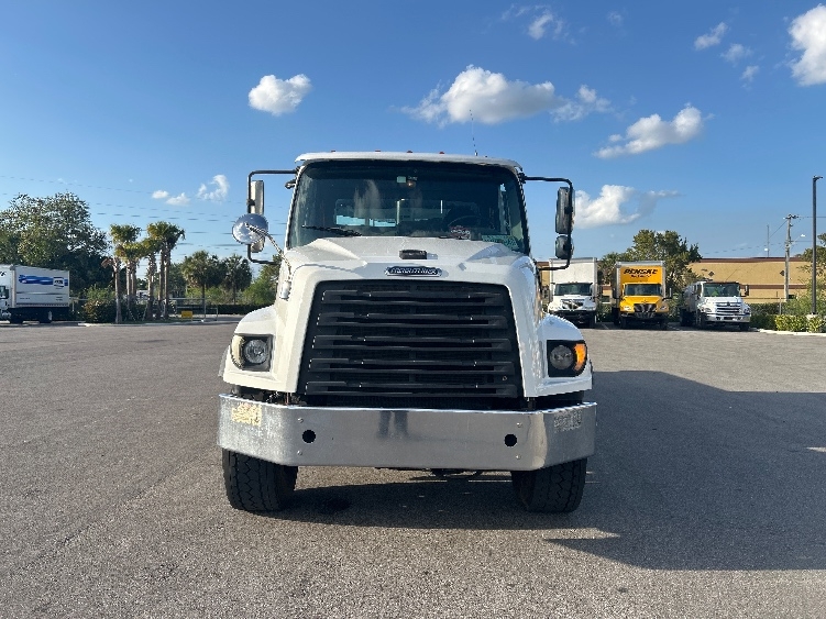 2017 Freightliner 114SD in Tampa, FL — photo 2