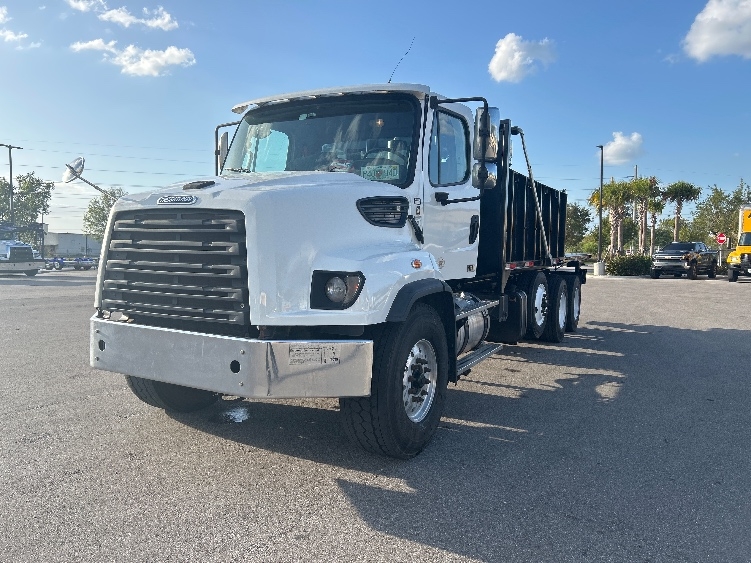 2017 Freightliner 114SD in Tampa, FL — photo 3