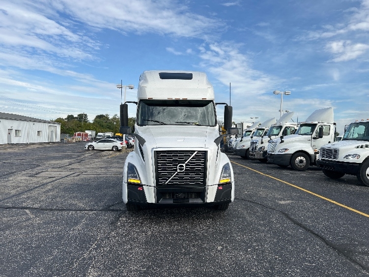 2023 Volvo VNL 760 in Piqua, OH — photo 2