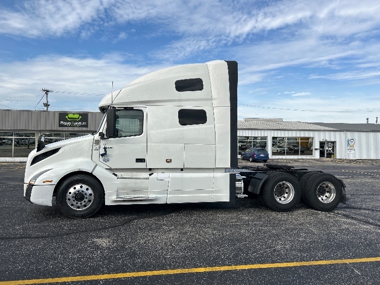 2023 Volvo VNL 760 in Piqua, OH — photo 4