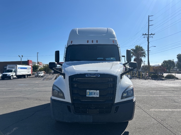 2023 Freightliner Cascadia in Fontana, CA — photo 2
