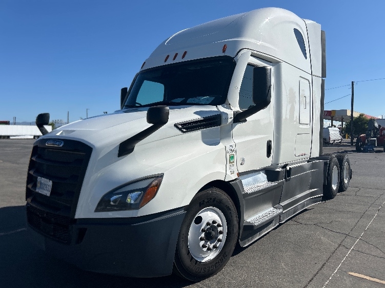 2023 Freightliner Cascadia in Fontana, CA — photo 3