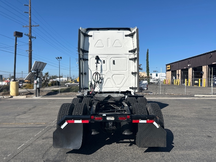 2023 Freightliner Cascadia in Fontana, CA — photo 6