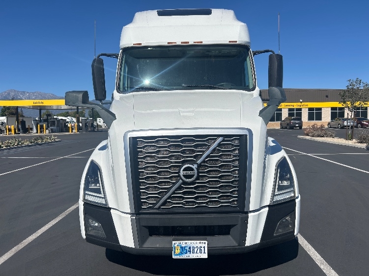 2023 Volvo VNL 760 in Fontana, CA — photo 2