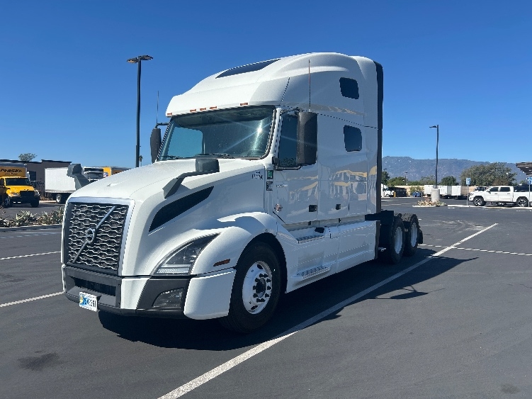 2023 Volvo VNL 760 in Fontana, CA — photo 3