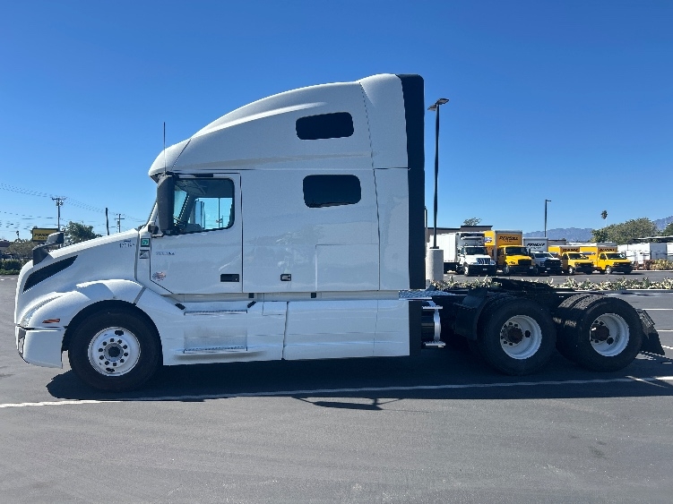 2023 Volvo VNL 760 in Fontana, CA — photo 4