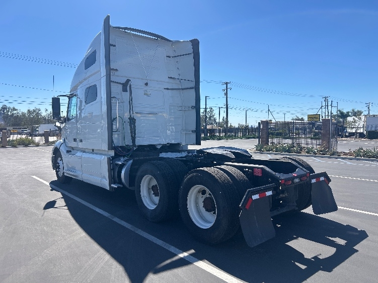 2023 Volvo VNL 760 in Fontana, CA — photo 5