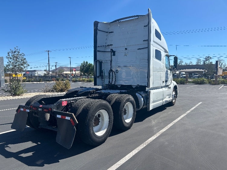 2023 Volvo VNL 760 in Fontana, CA — photo 7