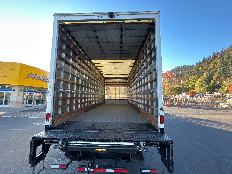 2023 Freightliner eM2 in Portland, OR — photo 8