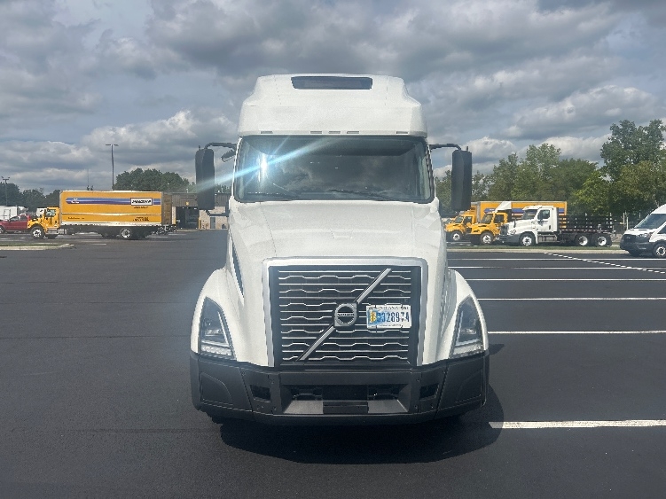 2023 Volvo VNL 760 in Piqua, OH — photo 2