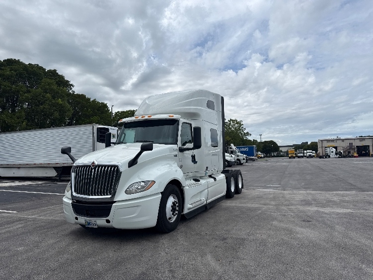 2024 International LT in Medley, FL — photo 3