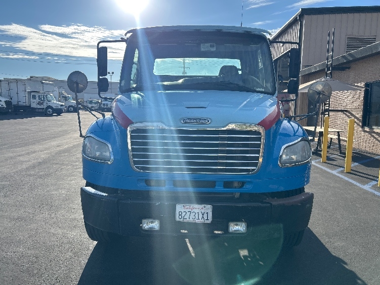 2017 Freightliner eM2 in Ventura, CA — photo 2