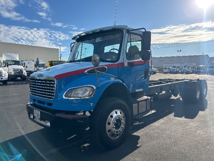 2017 Freightliner eM2 in Ventura, CA — photo 3