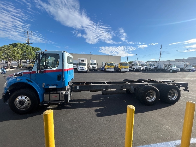 2017 Freightliner eM2 in Ventura, CA — photo 4