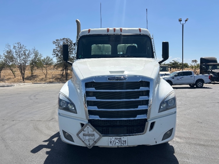 2024 Freightliner Cascadia in Fresno, CA — photo 2