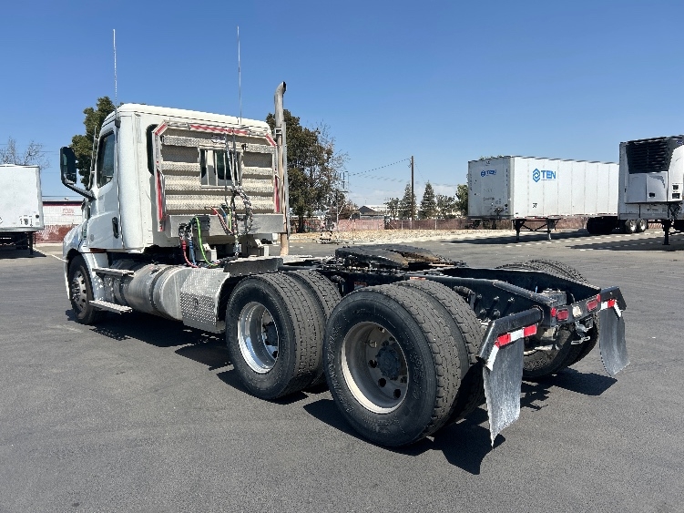 2024 Freightliner Cascadia in Fresno, CA — photo 5