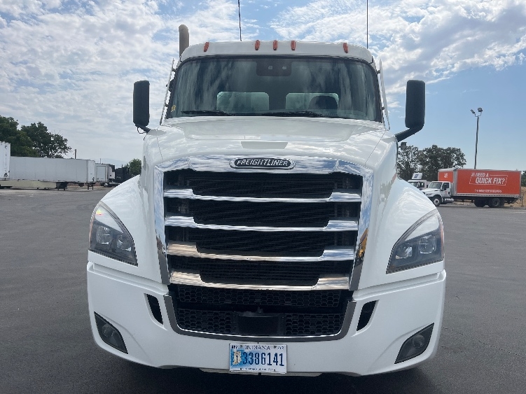 2024 Freightliner Cascadia in Fresno, CA — photo 2