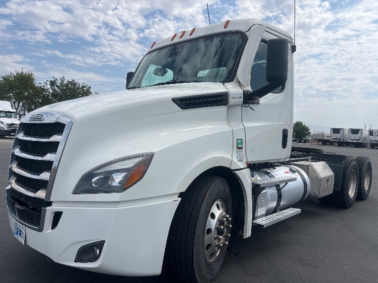 2024 Freightliner Cascadia in Fresno, CA — photo 3