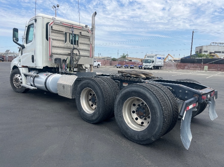 2024 Freightliner Cascadia in Fresno, CA — photo 5
