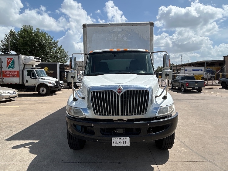 2018 International 4300 in San Antonio, TX — photo 2