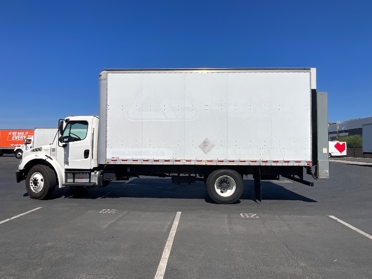 2018 Freightliner eM2 in Torrance, CA — photo 4