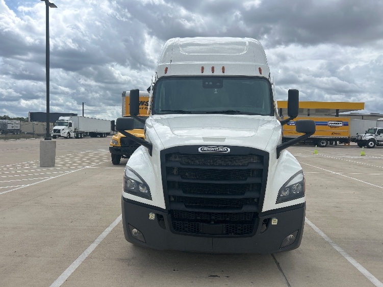 2023 Freightliner Cascadia in Katy, TX — photo 2