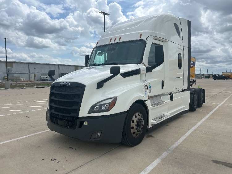 2023 Freightliner Cascadia in Katy, TX — photo 3